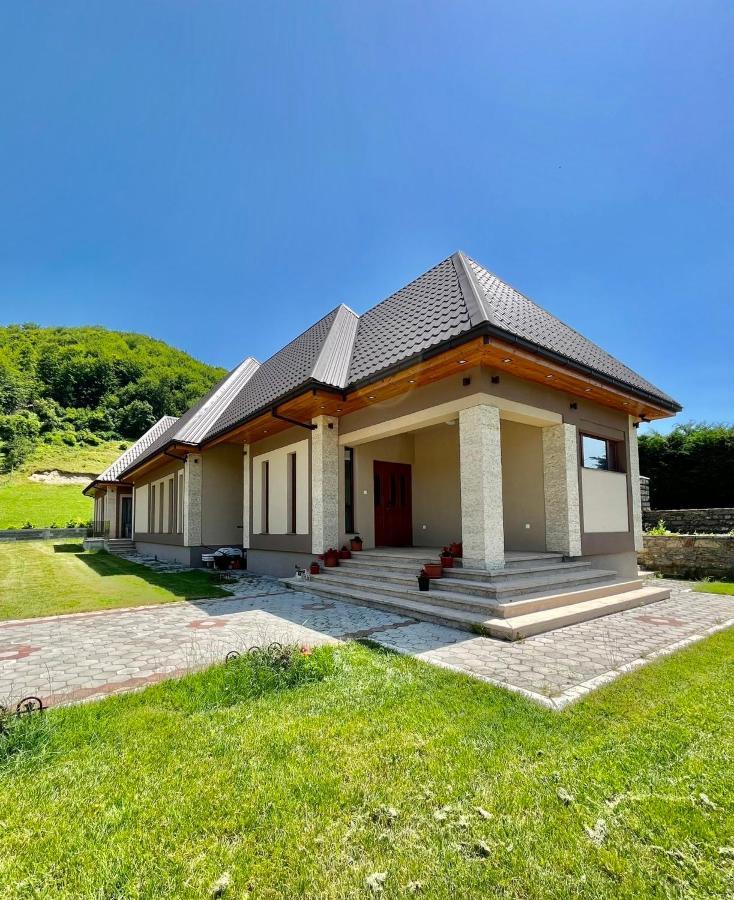Villa Viktorija *